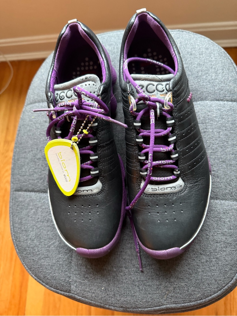 Women’s Ecco Black Leather Golf Shoes with Purple Trim Size 8.5